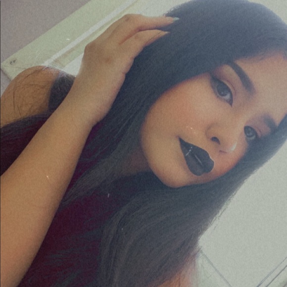 WELCOME TO MY LITTLE CLOSET 🖤🖤 - Picture 4 of 6